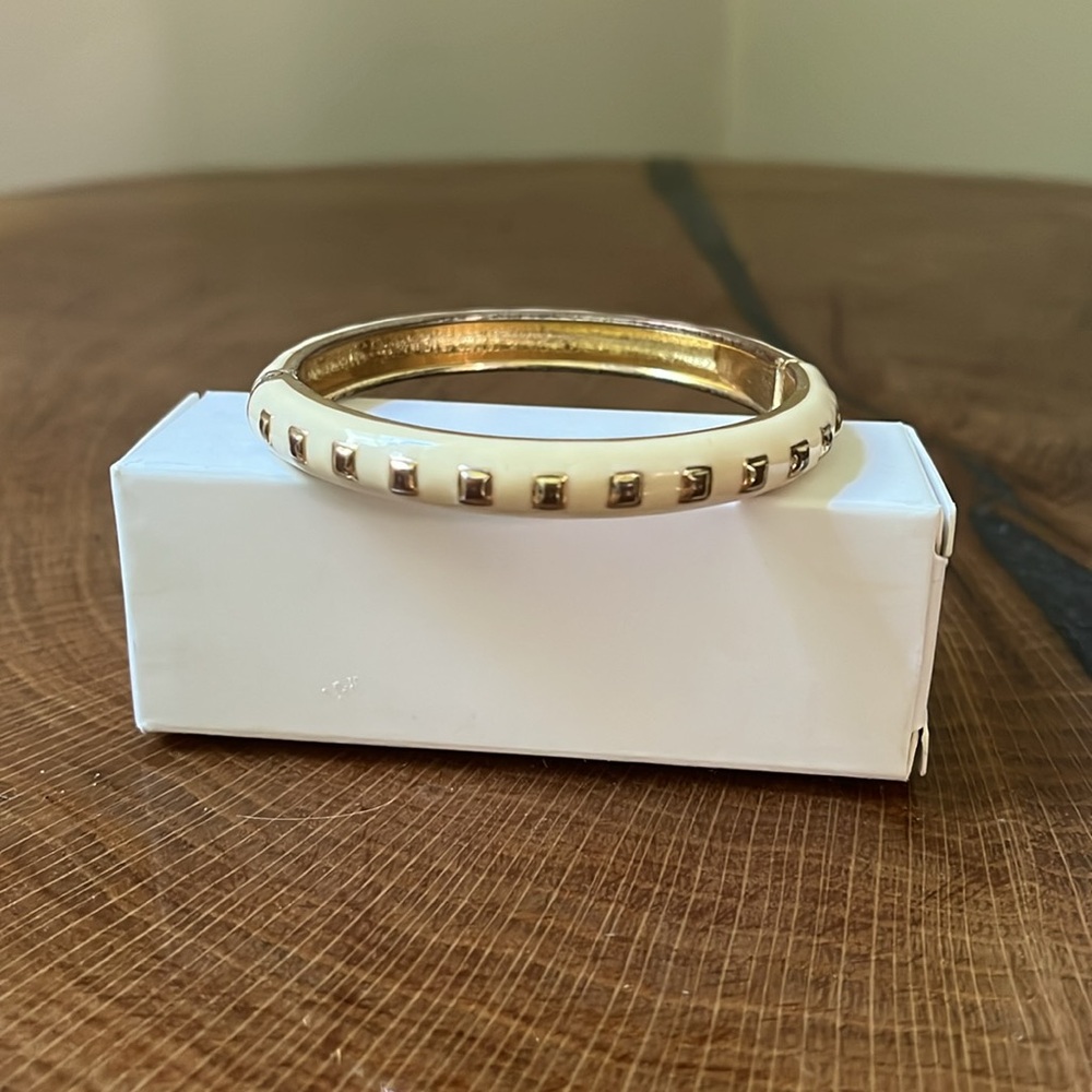 Seven Assorted bracelets - Picture 5 of 9
